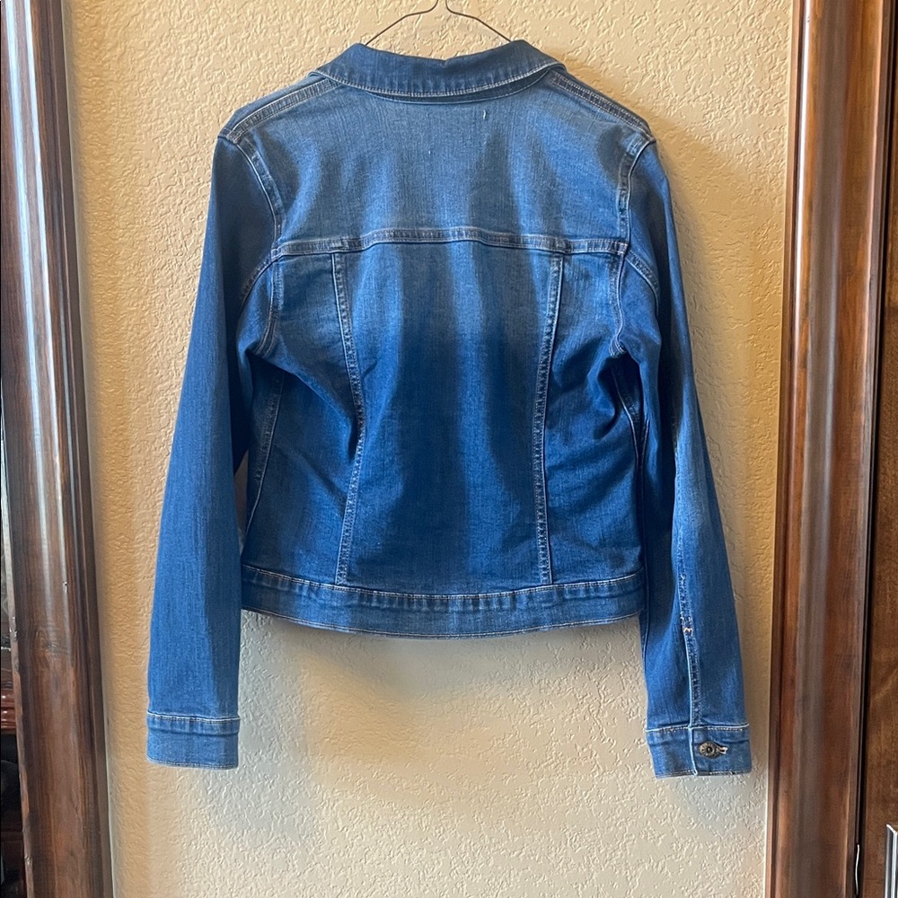 Sneak Peek Classic Blue Jean Jacket - Picture 2 of 2